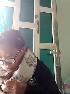 bella-la online show from December 18, 7:02 am