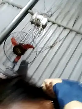 Snapshot of bella-la chatting on December 13, 8:04 pm bella-la online show from December 13, 8:04 pm