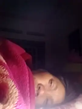 Snapshot of bella-la chatting on December 4, 10:53 pm bella-la online show from December 4, 10:53 pm