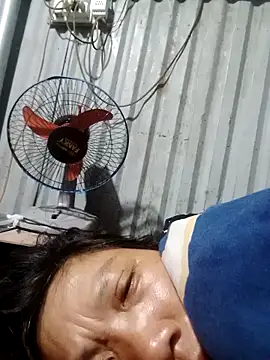 Snapshot of bella-la chatting on November 28, 9:48 pm bella-la online show from November 28, 9:48 pm