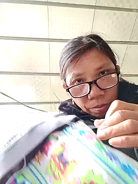 Snapshot of bella-la chatting on December 14, 8:09 am bella-la online show from December 14, 8:09 am