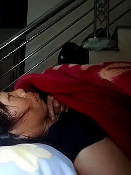 bella-la online show from December 18, 10:35 pm