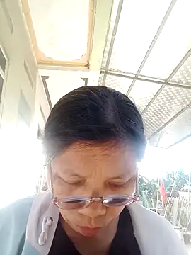 Snapshot of bella-la chatting on November 28, 8:47 am bella-la online show from November 28, 8:47 am