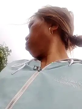 bella-la online show from February 13, 1:38 am