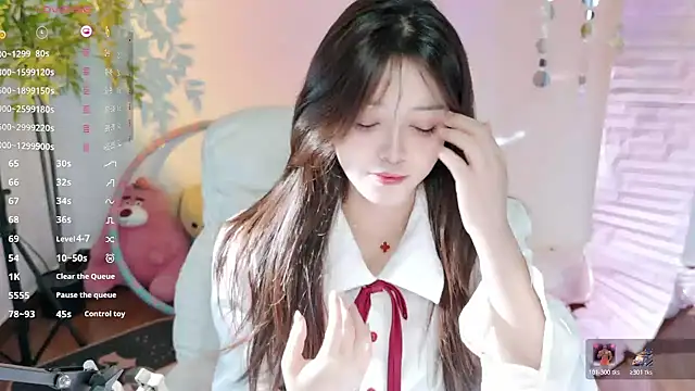 Snapshot of Yiluo95 chatting on June 12, 2:04 pm Yiluo95 online show from June 12, 2:04 pm