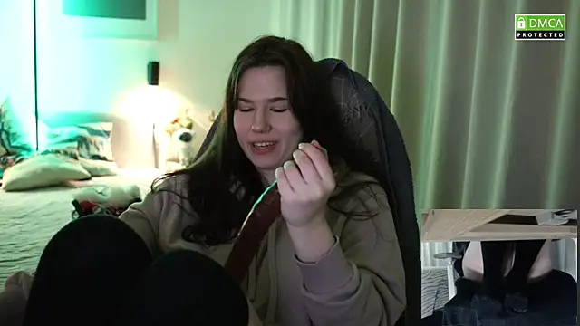 Snapshot of girl_u_never_met chatting on November 15, 5:28 pm girl u never met online show from November 15, 5:28 pm