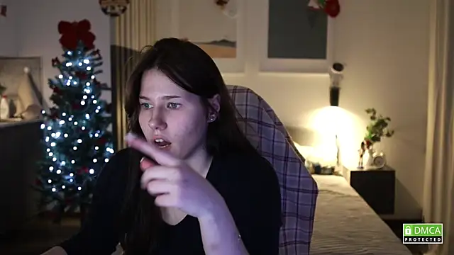 girl u never met online show from December 15, 5:52 pm