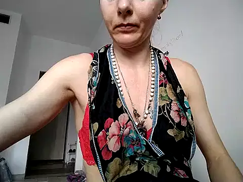 Snapshot of Anneta280671 chatting on July 21, 7:31 am Anneta280671 online show from July 21, 7:31 am