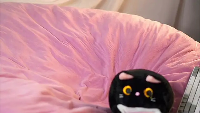 YettaCalabria online show from November 10, 11:15 am