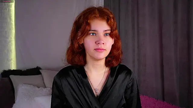 Snapshot of YettaCalabria chatting on June 10, 1:34 pm YettaCalabria online show from June 10, 1:34 pm