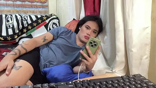 Snapshot of untouchable_mia chatting on November 24, 3:23 pm untouchable mia online show from November 24, 3:23 pm