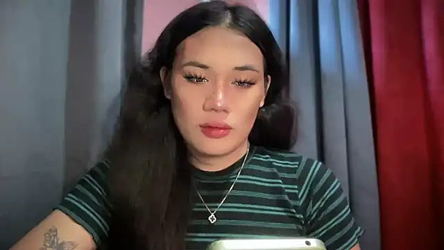 Snapshot of untouchable_mia chatting on November 29, 1:06 am untouchable mia online show from November 29, 1:06 am