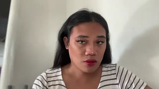 Snapshot of untouchable_mia chatting on November 4, 1:20 am untouchable mia online show from November 4, 1:20 am