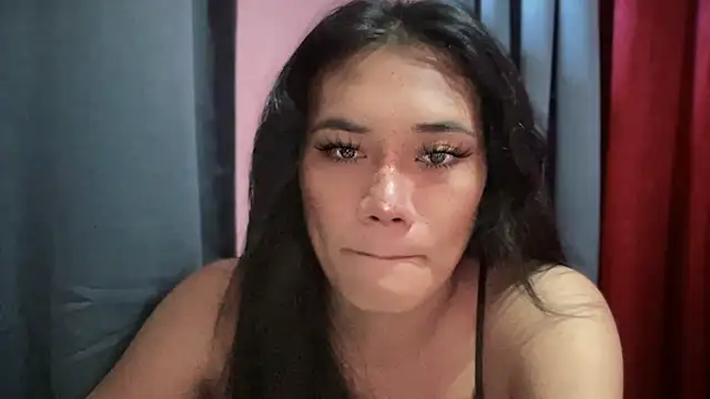 Snapshot of untouchable_mia chatting on December 3, 11:47 pm untouchable mia online show from December 3, 11:47 pm