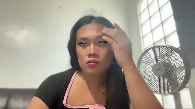 Snapshot of untouchable_mia chatting on November 1, 4:19 am untouchable mia online show from November 1, 4:19 am