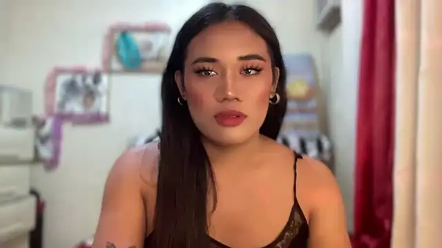 Snapshot of untouchable_mia chatting on December 2, 1:35 pm untouchable mia online show from December 2, 1:35 pm