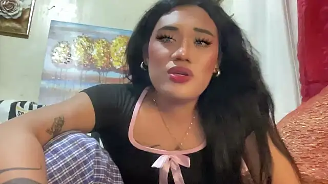 Snapshot of untouchable_mia chatting on November 30, 2:40 pm untouchable mia online show from November 30, 2:40 pm