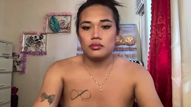 Snapshot of untouchable_mia chatting on December 5, 1:16 am untouchable mia online show from December 5, 1:16 am