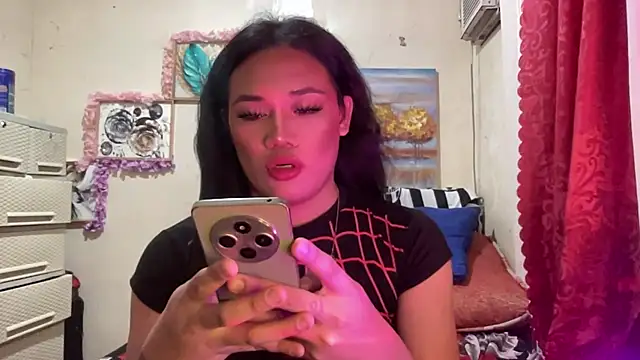 Snapshot of untouchable_mia chatting on November 29, 1:55 pm untouchable mia online show from November 29, 1:55 pm