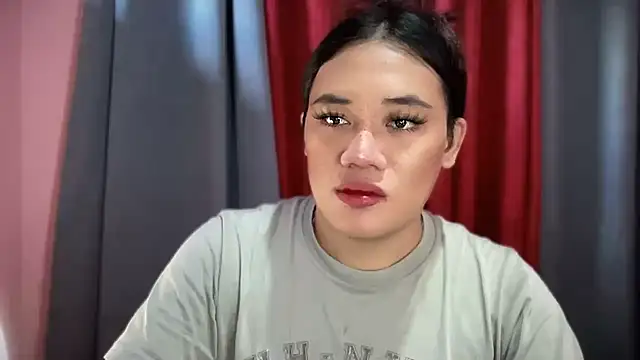 Snapshot of untouchable_mia chatting on November 20, 12:22 am untouchable mia online show from November 20, 12:22 am