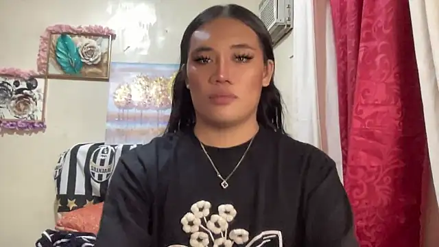 Snapshot of untouchable_mia chatting on November 26, 5:46 pm untouchable mia online show from November 26, 5:46 pm