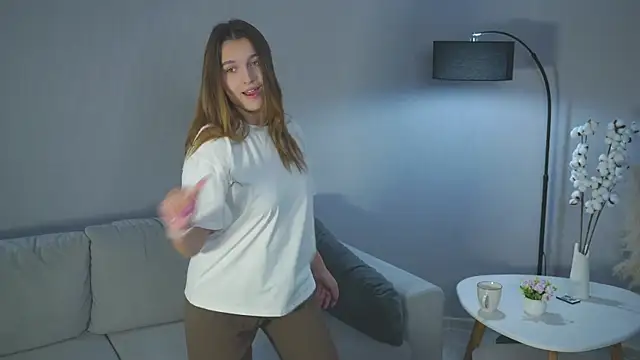 Snapshot of JeniMcphie chatting on October 31, 3:14 am JeniMcphie online show from October 31, 3:14 am