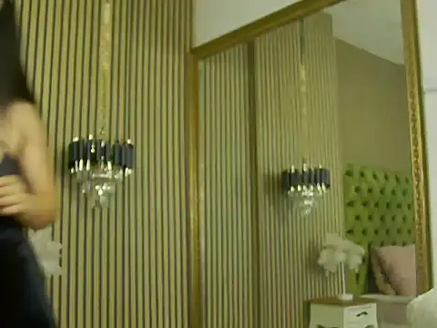 Snapshot of MiaJenner chatting on November 15, 6:39 am MiaJenner online show from November 15, 6:39 am