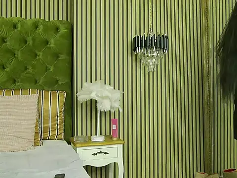 Snapshot of MiaJenner chatting on November 12, 6:06 am MiaJenner online show from November 12, 6:06 am