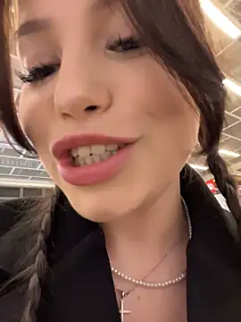 Kissy Moon online show from November 9, 3:05 pm