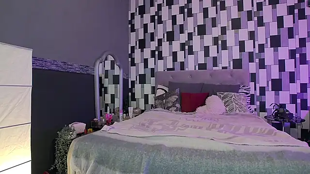 venusinylons online show from December 15, 12:33 pm