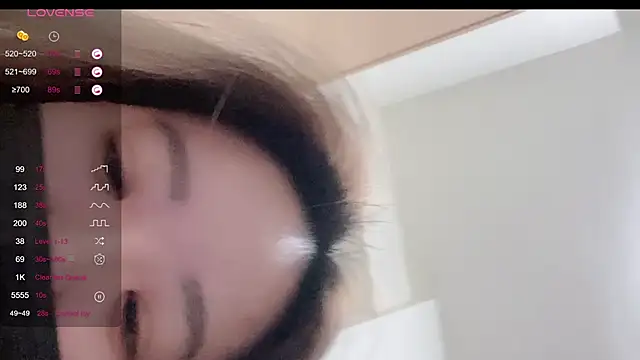 Snapshot of kim1010holiday chatting on December 3, 9:31 am kim1010holiday online show from December 3, 9:31 am