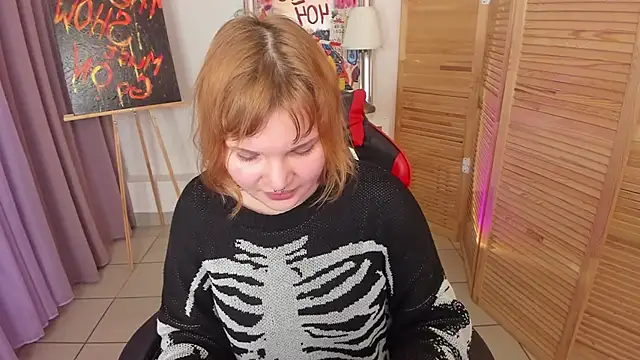 babyyullii online show from November 10, 8:30 am