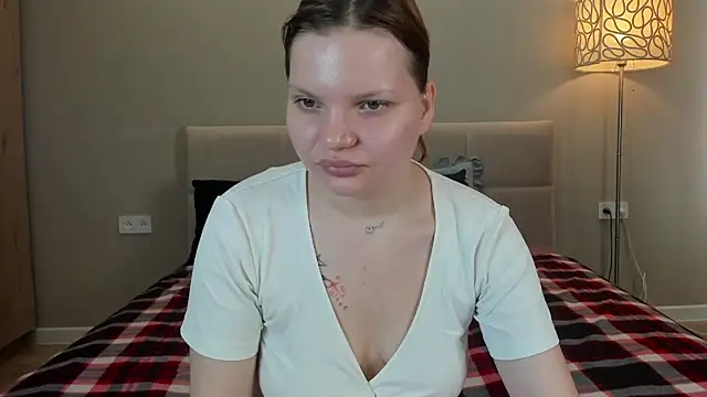 babyyullii online show from June 4, 1:32 am