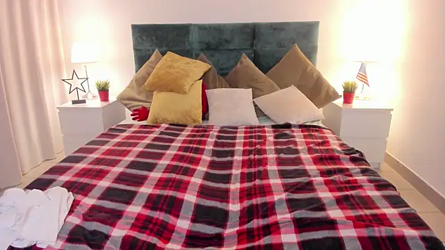 babyyullii online show from March 23, 5:40 am