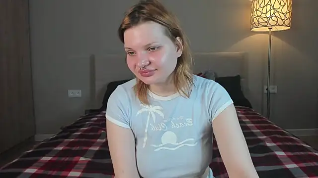 babyyullii online show from April 13, 1:31 am