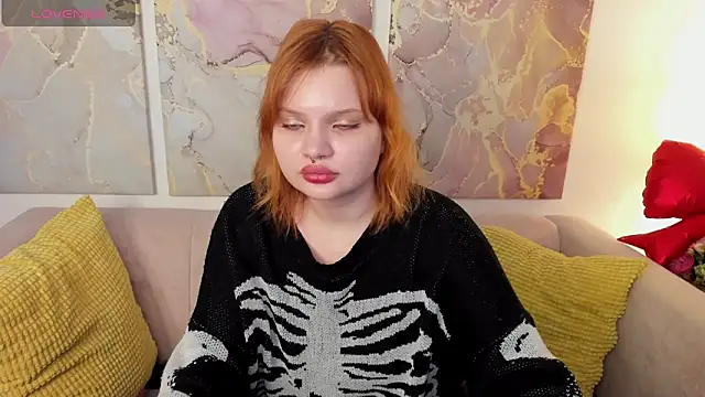 babyyullii online show from February 26, 8:36 am