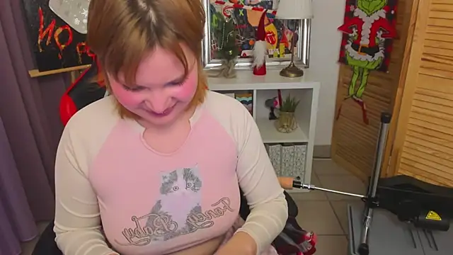 babyyullii online show from December 15, 2:56 pm