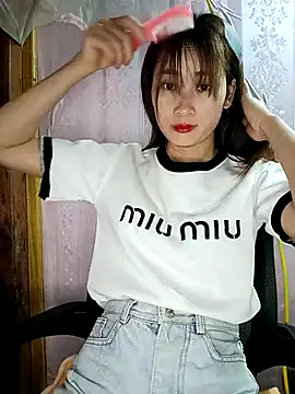 Em xinh01 online show from April 8, 11:28 pm