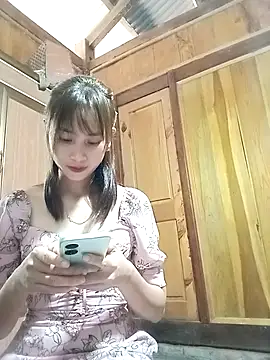 Snapshot of Em_xinh01 chatting on November 16, 5:23 am Em xinh01 online show from November 16, 5:23 am