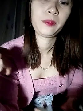 Snapshot of Em_xinh01 chatting on December 1, 1:50 am Em xinh01 online show from December 1, 1:50 am