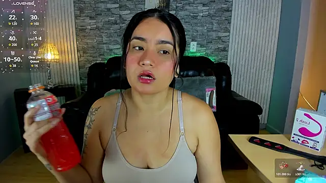 Snapshot of Amber_Smitt19 chatting on December 17, 12:43 pm Amber Smitt19 online show from December 17, 12:43 pm