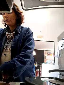 Piediniecollant online show from February 12, 11:10 am