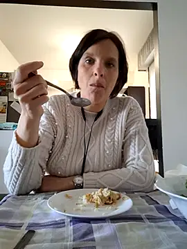 Piediniecollant online show from March 31, 10:50 am