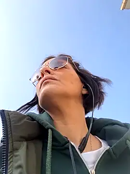 Piediniecollant online show from March 7, 9:27 am