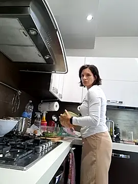 Piediniecollant online show from November 8, 1:25 pm