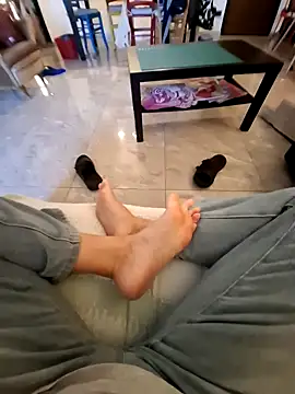 Piediniecollant online show from November 4, 7:01 am