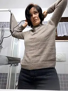 Piediniecollant online show from December 20, 6:16 am