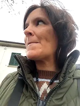 Piediniecollant online show from February 14, 7:19 am