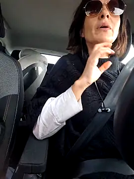 Piediniecollant online show from November 12, 11:03 am