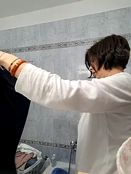 Piediniecollant online show from April 2, 4:52 am